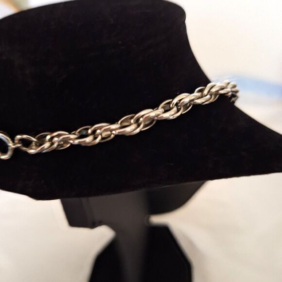 A Vintage Women's Necklace Rolled Chain Silver Tone Cottage Core Office - Picture 5 of 7